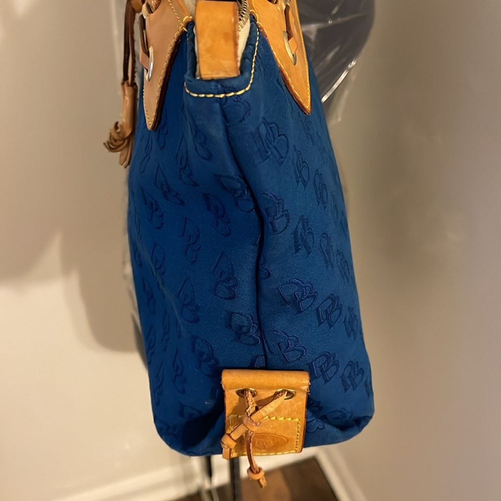 13x9 Dooney & Bourke vintage - Picture 4 of 8